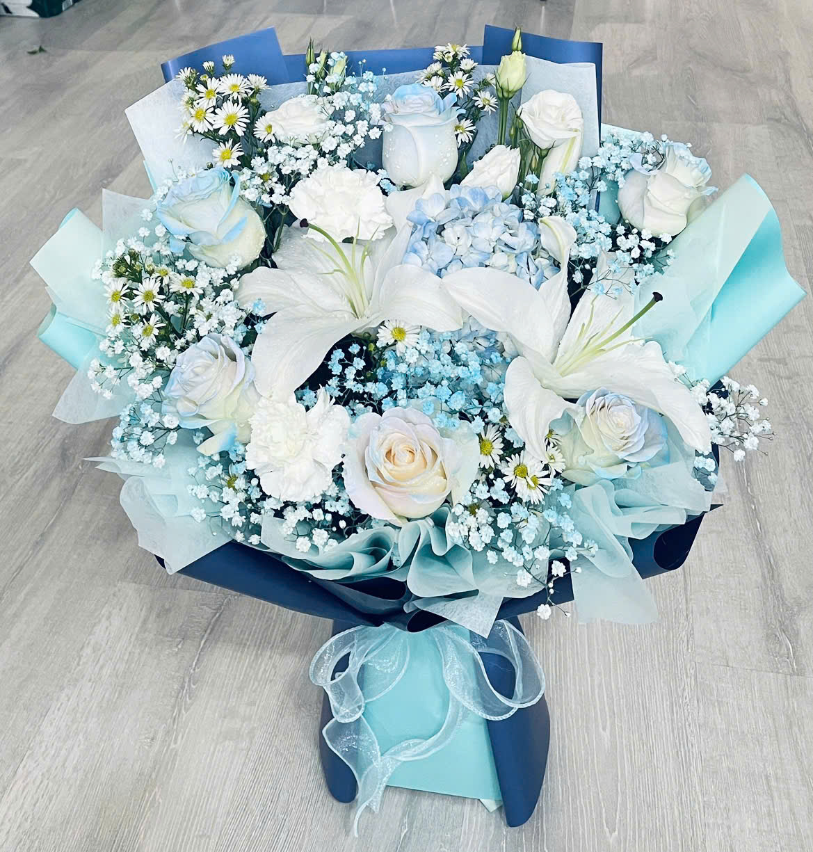 Fresh flower bouquet 11